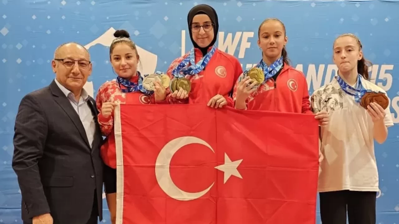 Halterde tarihi başlangıç: Milli sporculardan 5 altın, 19 madalya