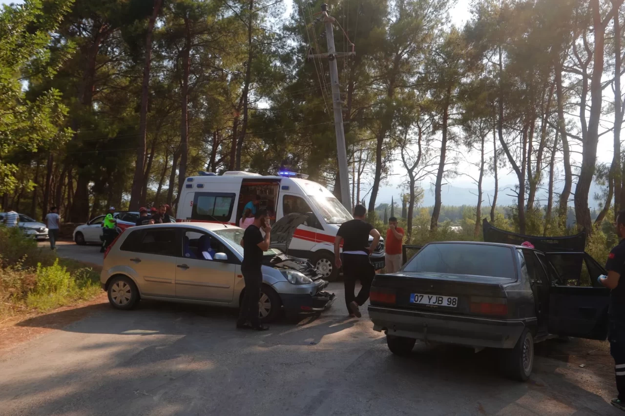Antalya'da piknik dönüşü feci kaza: 3 yaralı