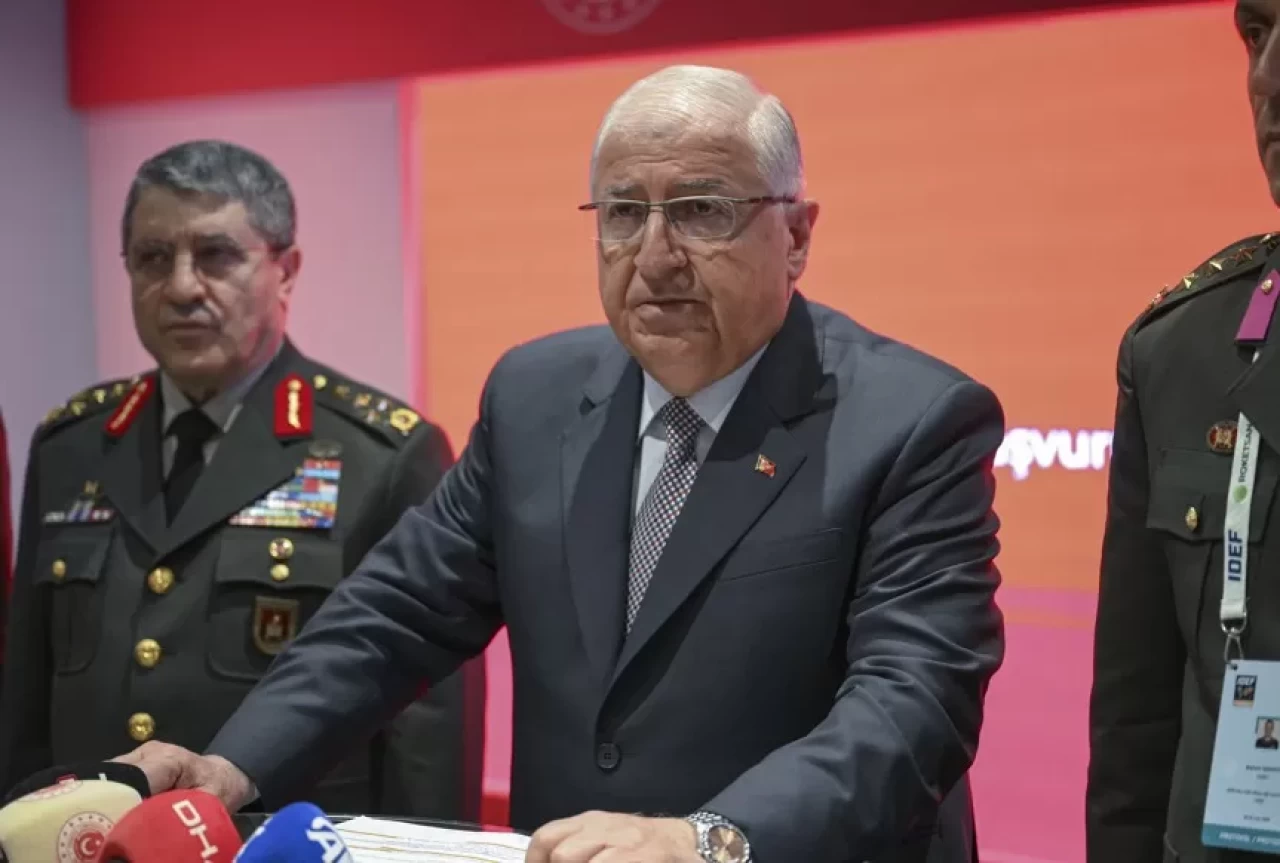 Bakan Güler'den IDEF 2025'te "Aile Yılı Standı"na ziyaret