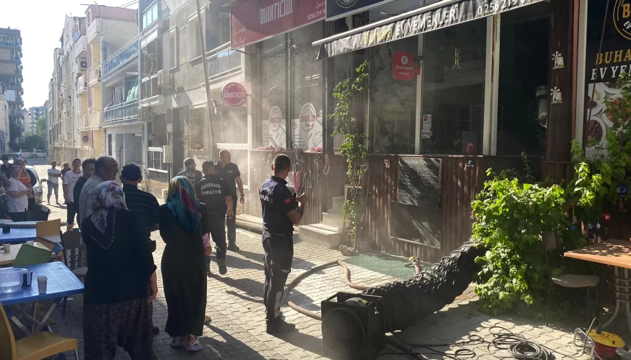 İş yerinin mutfağındaki yangın panikletti