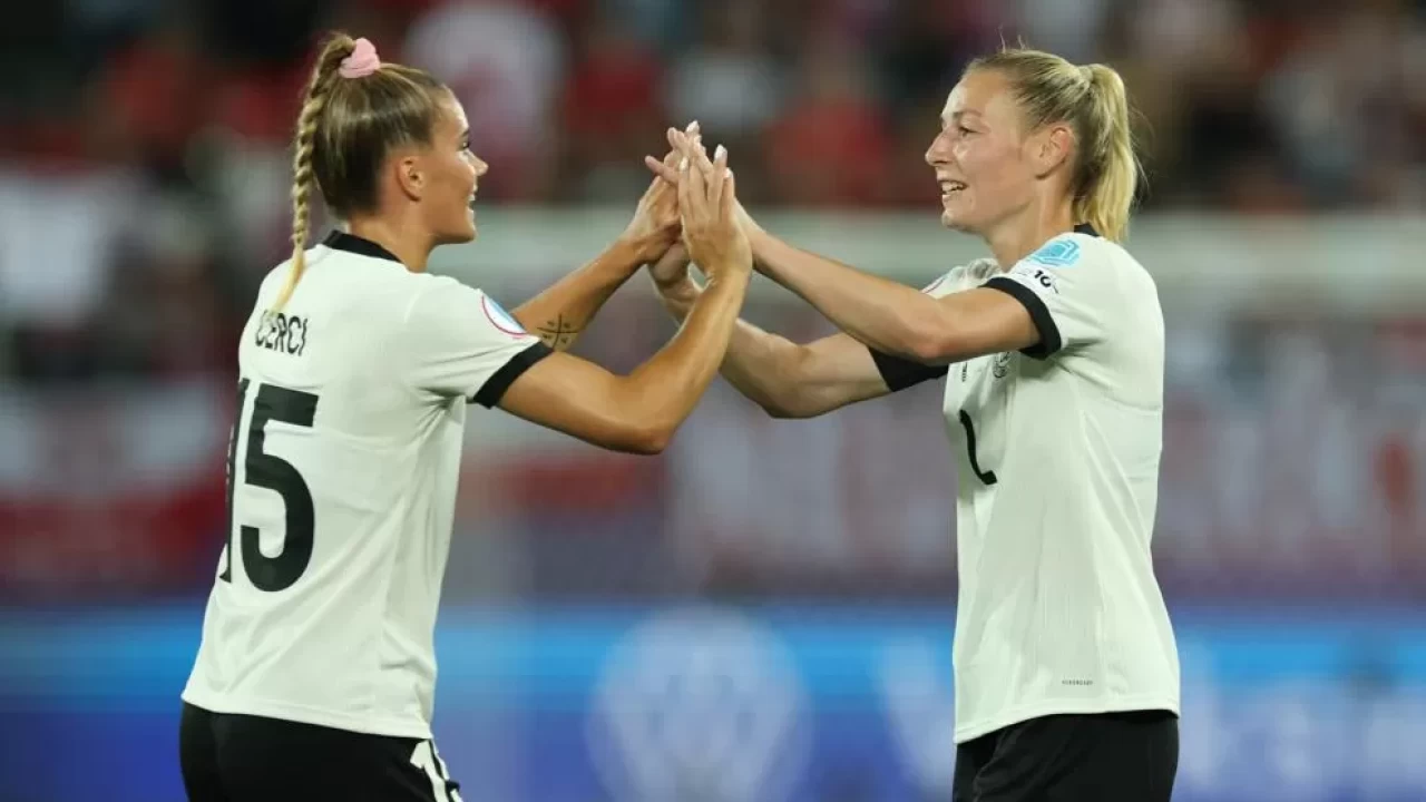 Almanya ikinci yarıda açıldı | UEFA Kadınlar Avrupa Şampiyonası’nda Almanya 2-0 Polonya