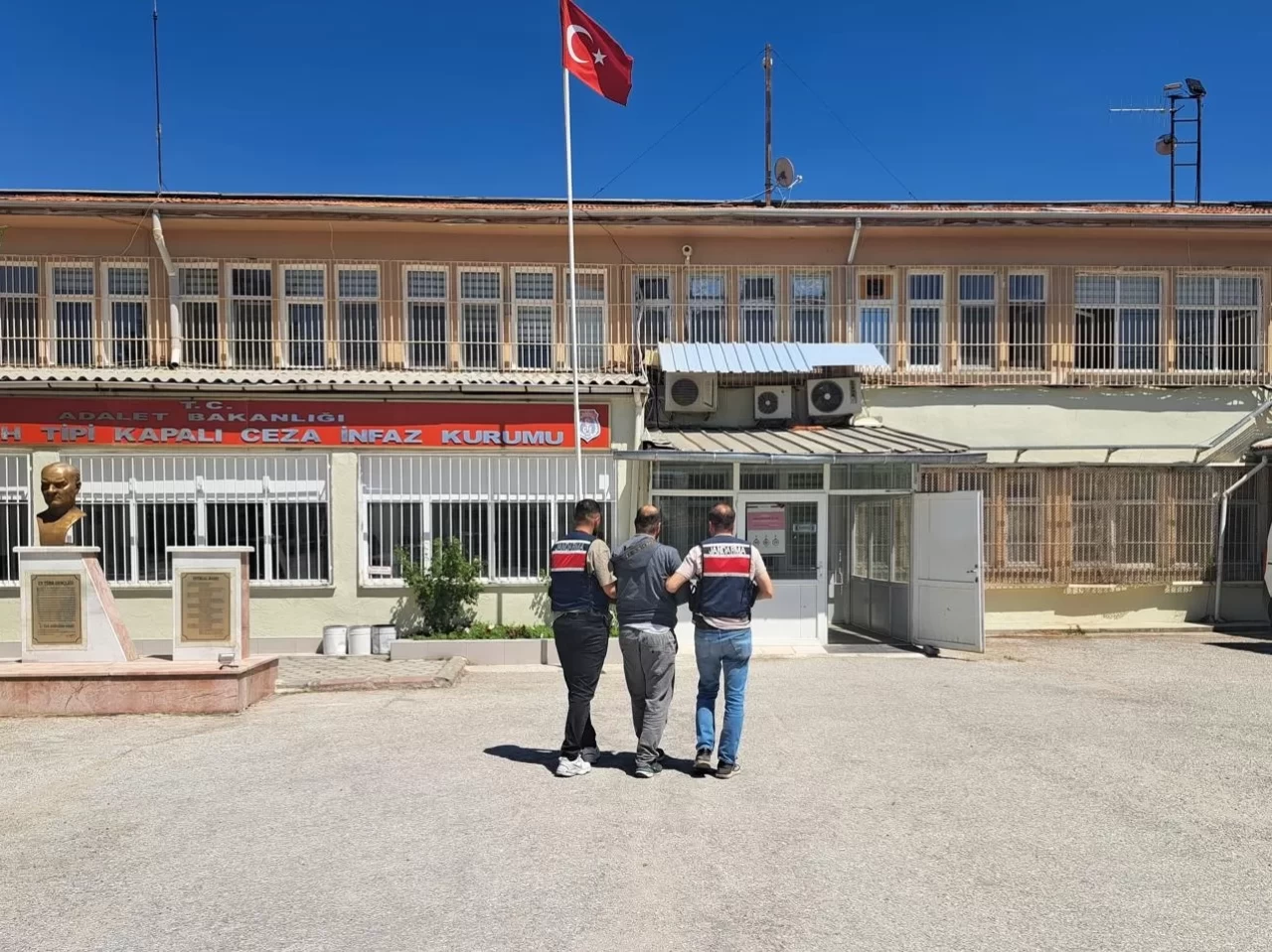 Eskişehir'de kırmızı bültenle aranan terör örgütü üyesi yakalandı