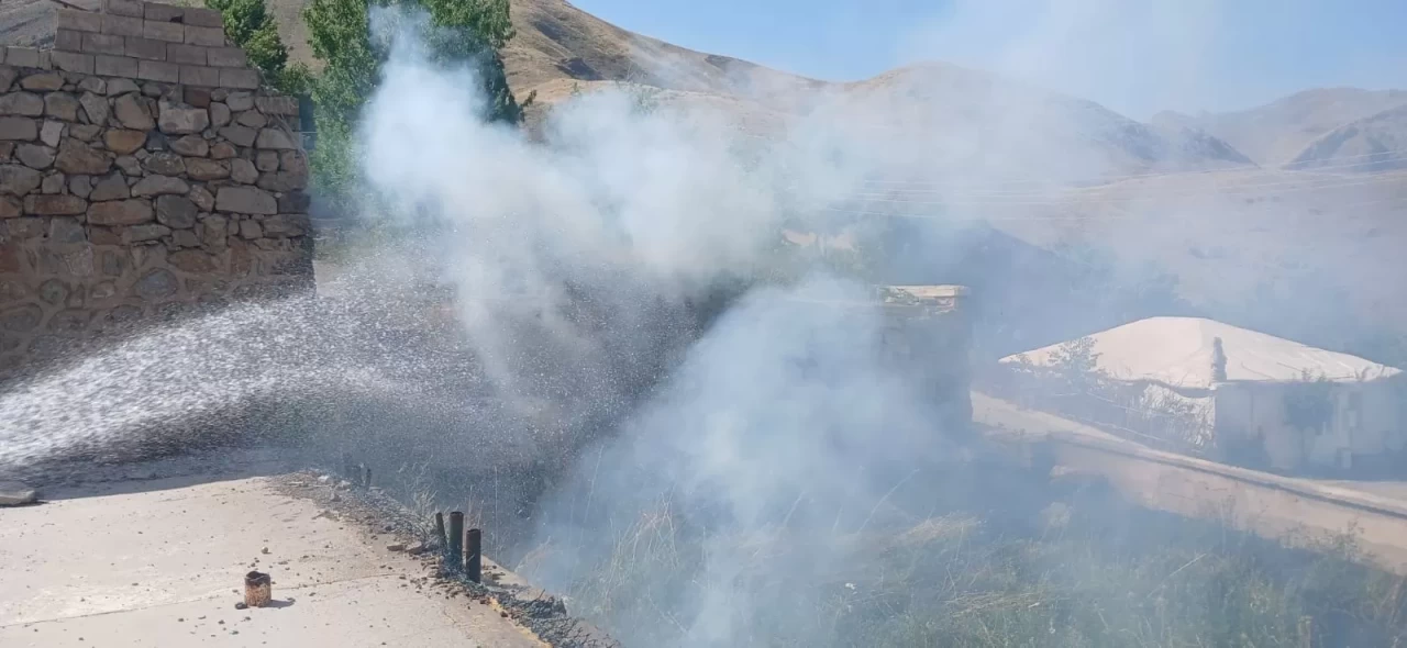 Hakkari'de 2 ayrı yangına müdahale edildi