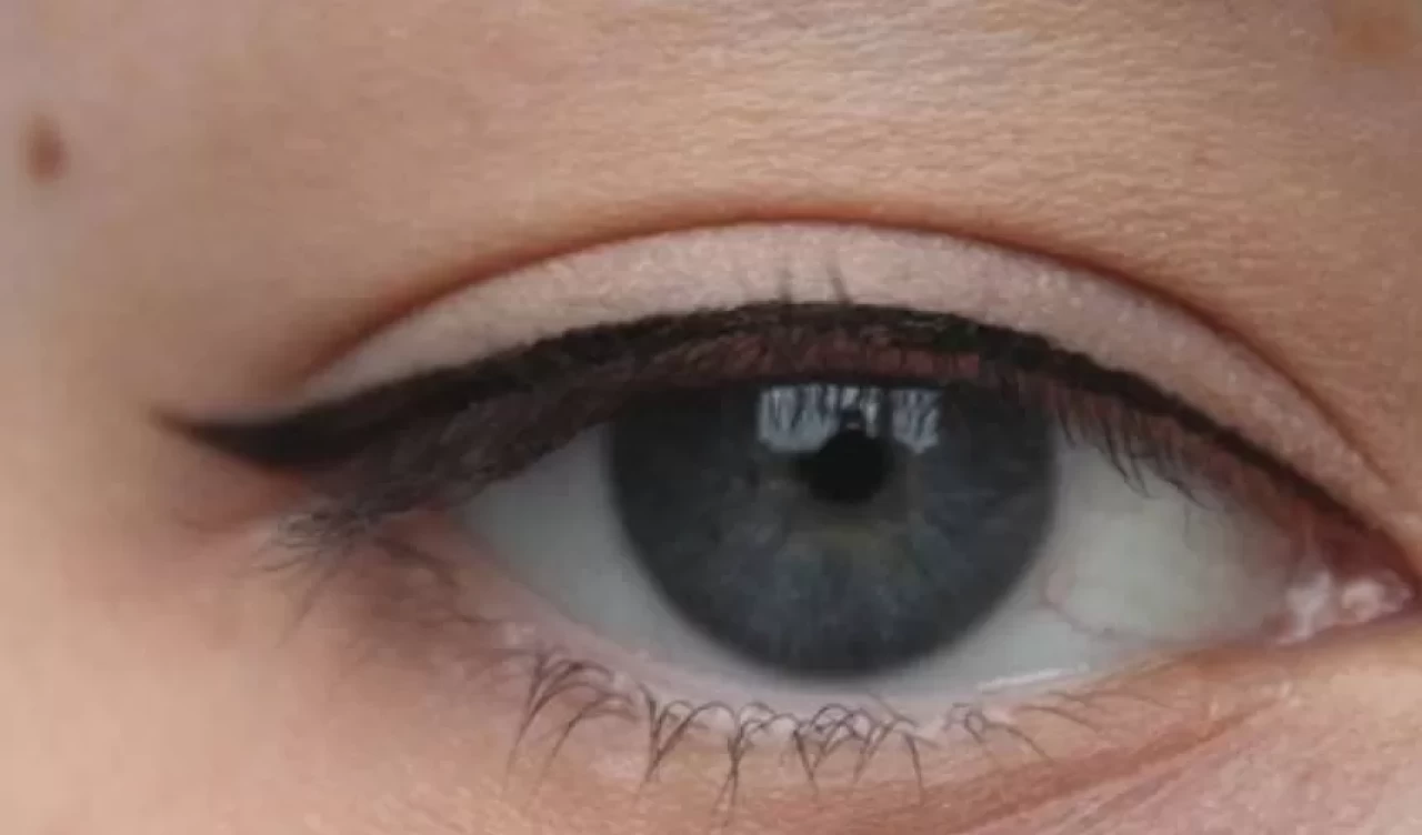 Eyeliner çekemeyenler için mükemmel alternatif! Dipliner nasıl sürülür?