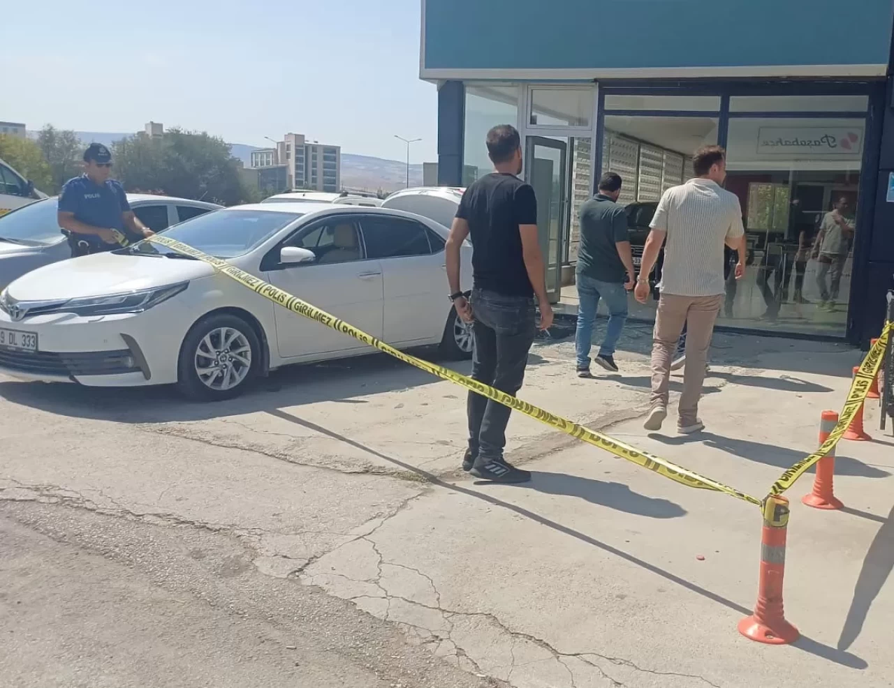 Oto galeriye silahlı saldırı: 1 yaralı