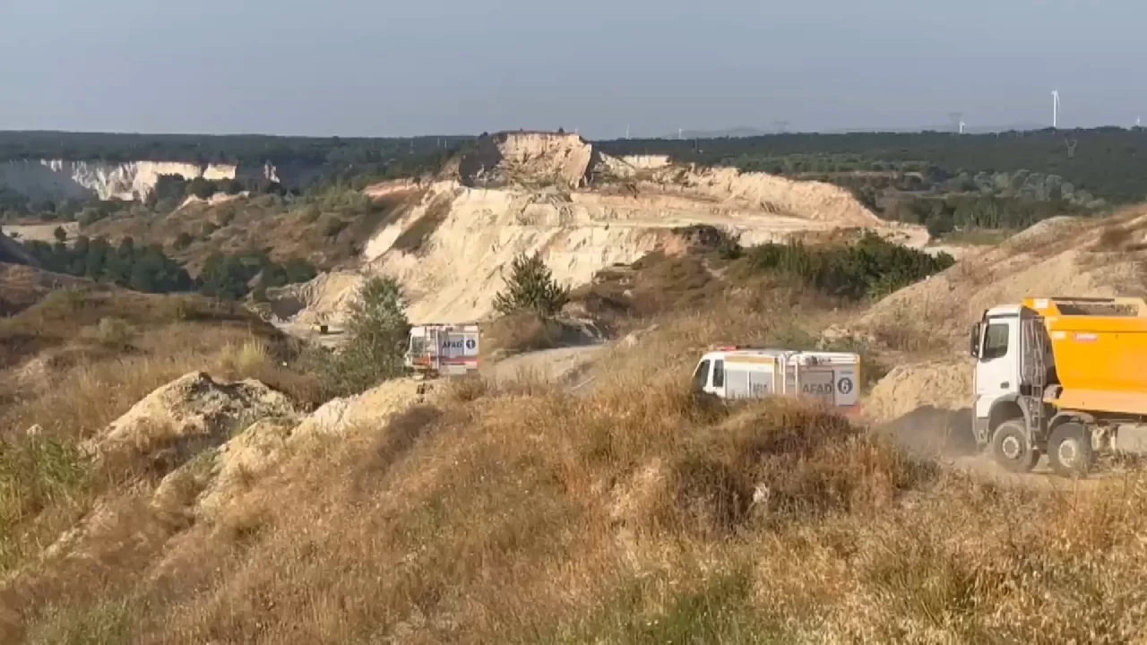 Silivri’de kum ocağında göçük: 1 işçiyi arama çalışmaları sürüyor
