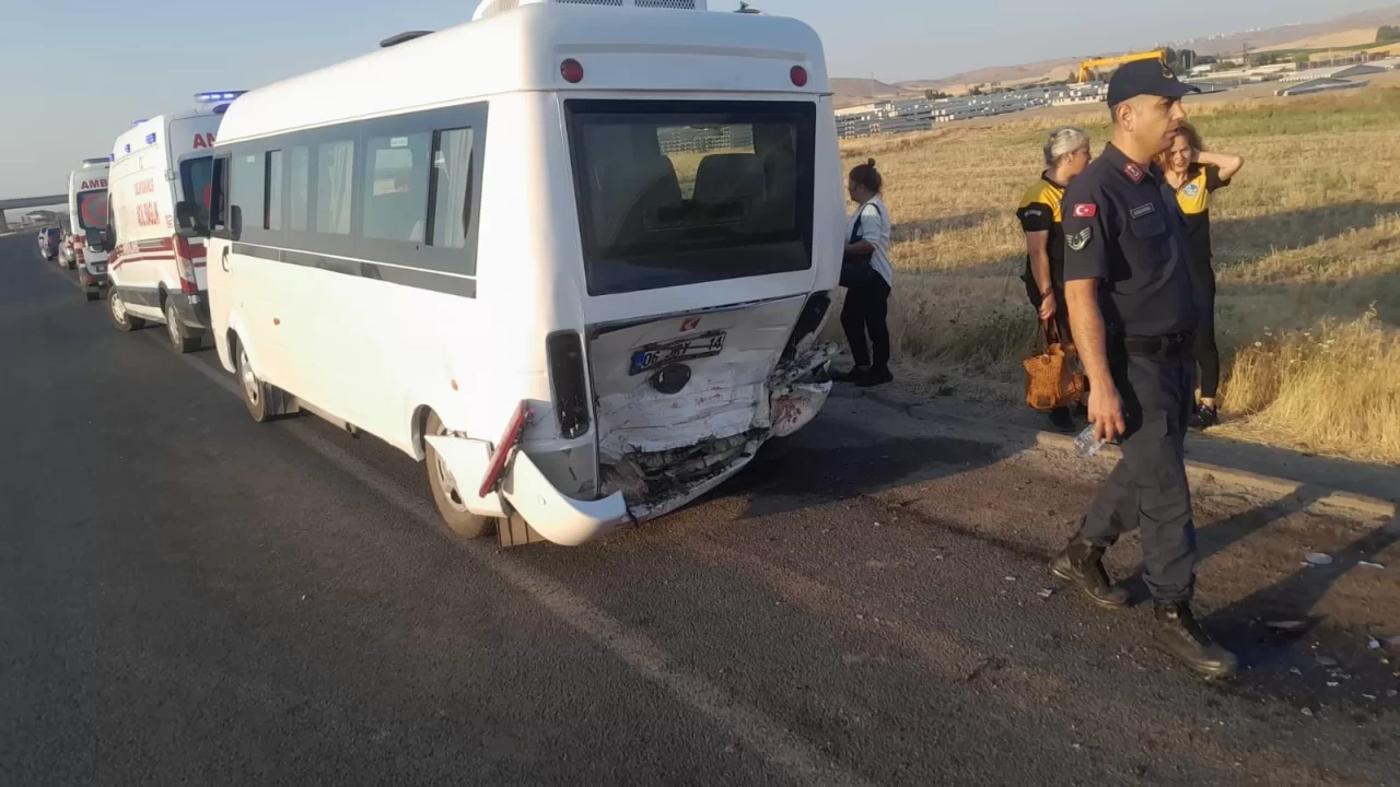 Ankara’da otomobil, minibüse arkadan çarptı: 1 ölü