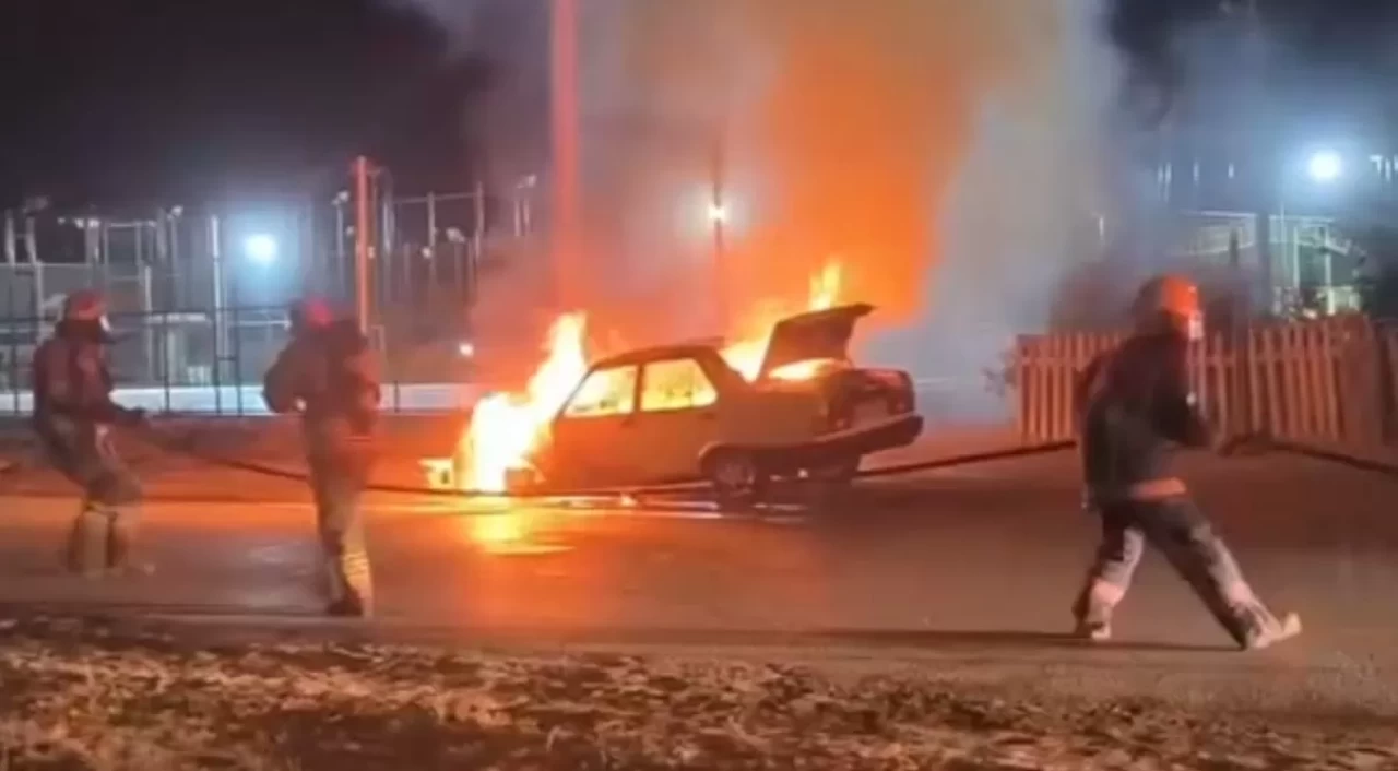 Seyir halindeki Tofaş otomobil alev topuna döndü