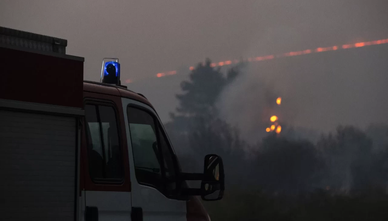 Bulgaristan'ın Sofya yakınlarında çıkan orman yangınına müdahale ediliyor