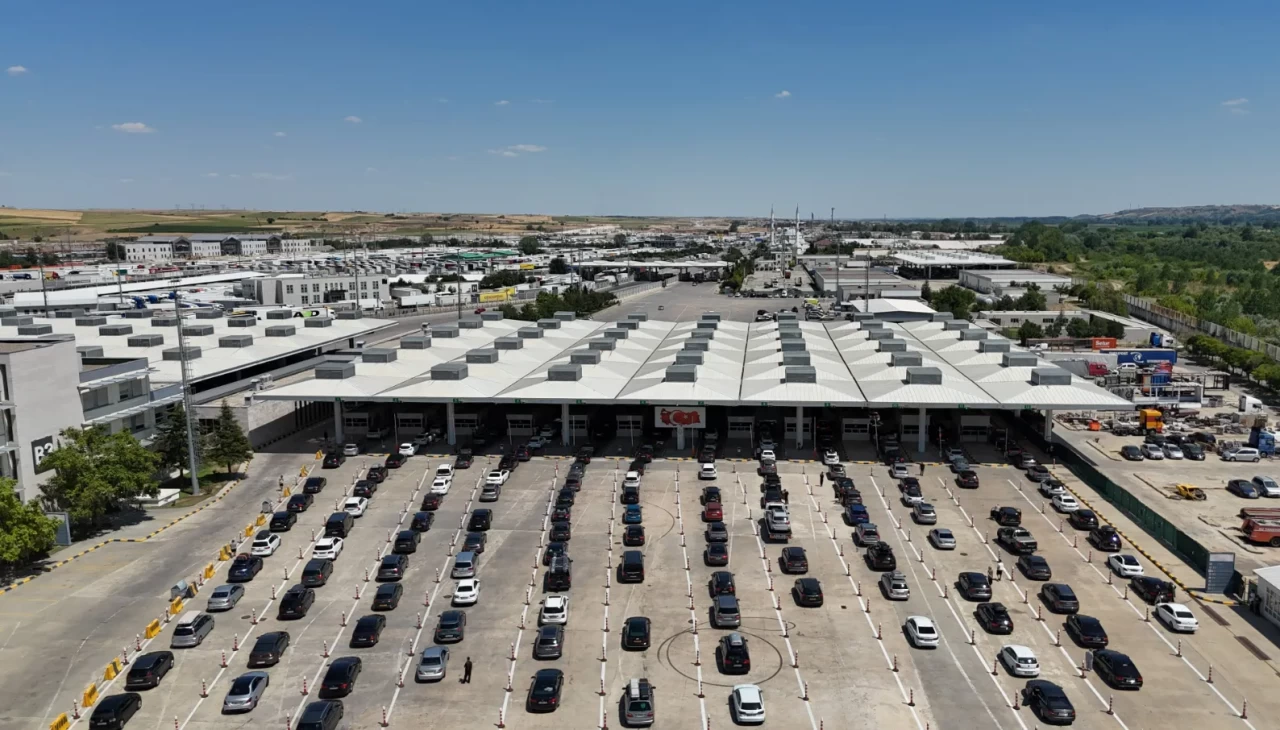 Kapıkule’de hasret kuyruğu! Gurbetçiler ana vatana akın ediyor