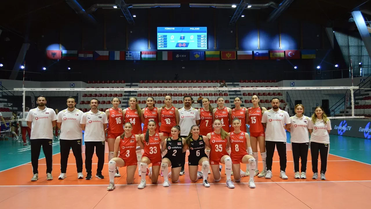 16 Yaş Altı Kız Voleybol Milli Takımı, Avrupa Şampiyonası'nda ikinci oldu