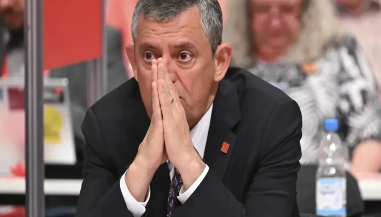 CHP Genel Başkanı Özgür Özel, tüm belediye başkanlarını Ankara'ya çağırdı