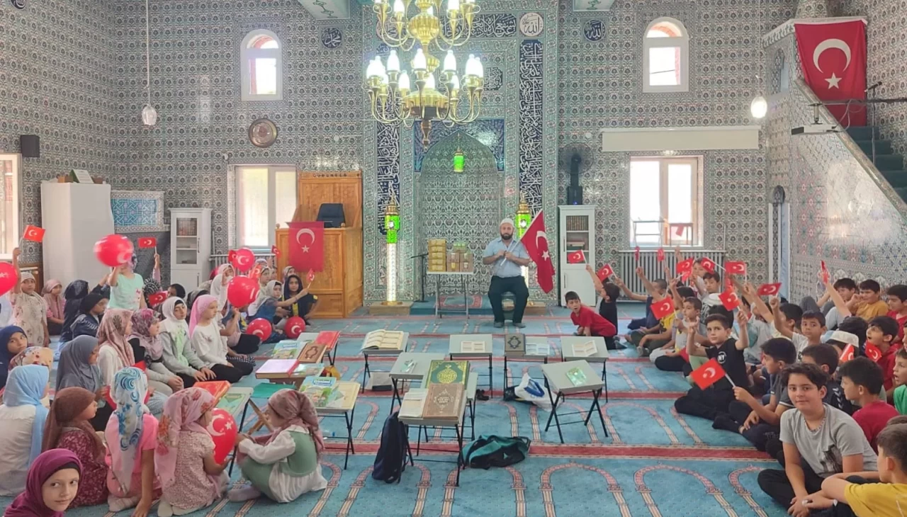 Ahmet Yavuzer Camii'nde çocuklar 15 Temmuz ruhunu yaşattı
