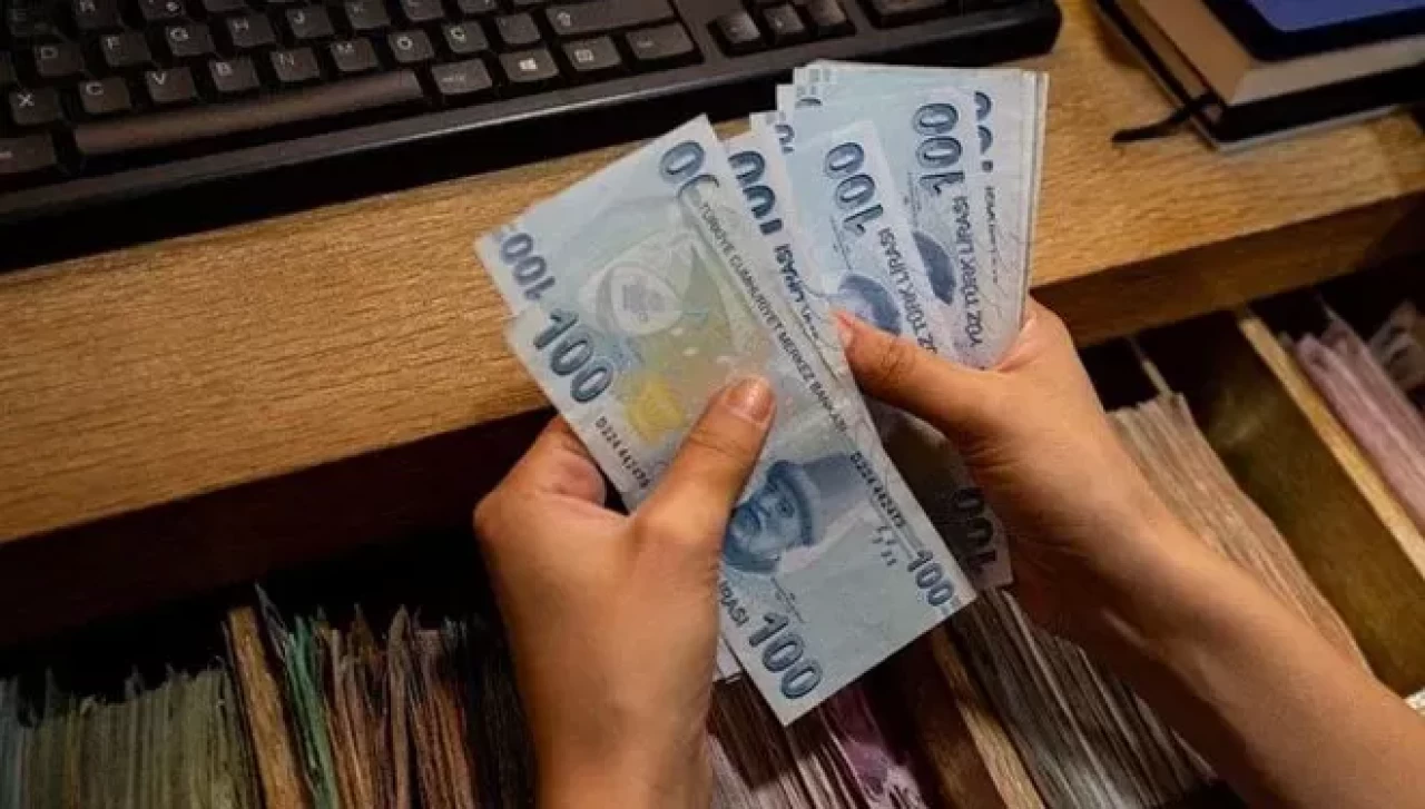 Memur gözünü fark ödemesine dikti! Enflasyon zammı ne zaman hesaplara yatacak?