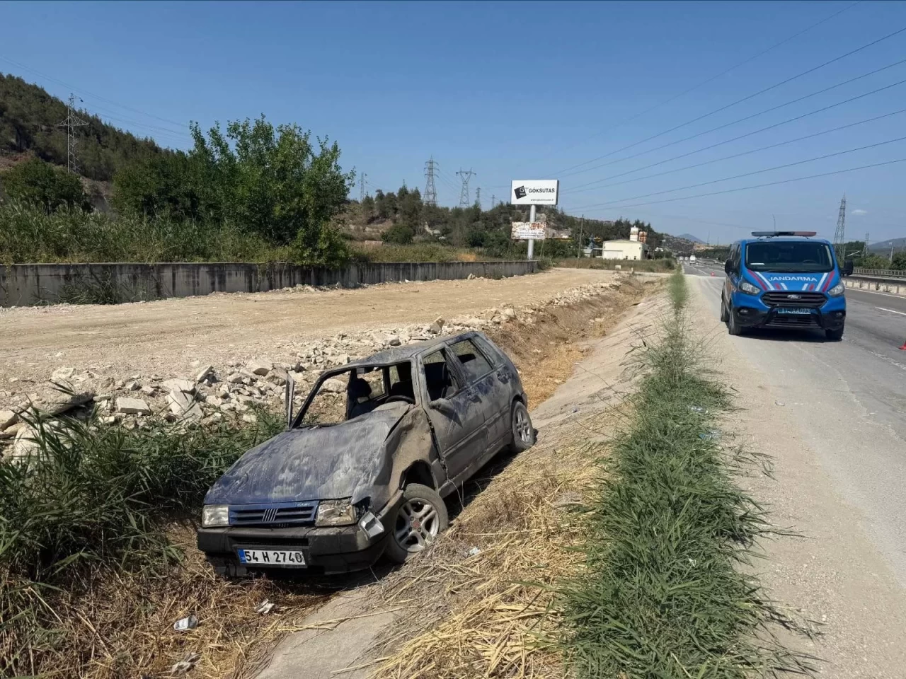 Bilecik'te otomobil su kanalına devrildi: 5 kişi yaralandı