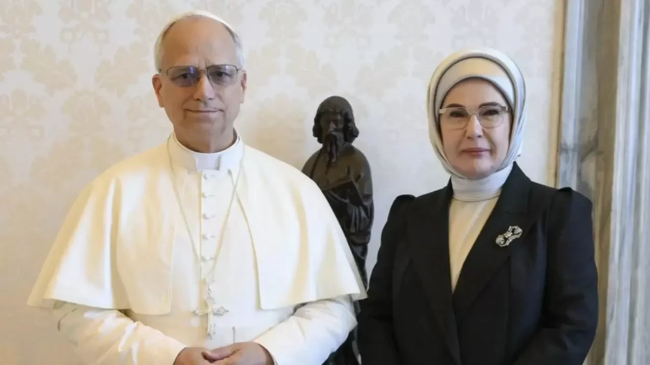 Emine Erdoğan, Papa 14. Leo ile görüştü