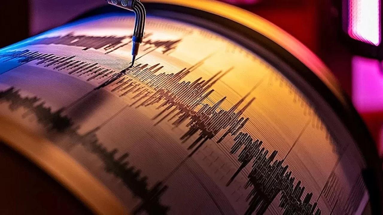 İstanbul ve çevre illerde hissedilen bir deprem oldu