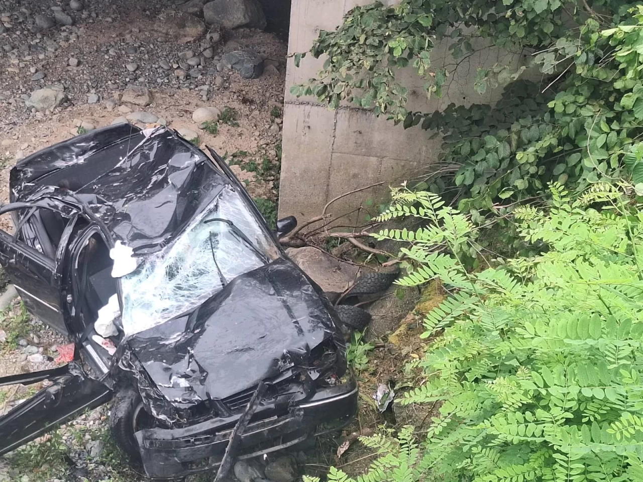 Rize'de iki otomobilin çarpıştığı kazada 1 kişi öldü, 8 kişi yaralandı