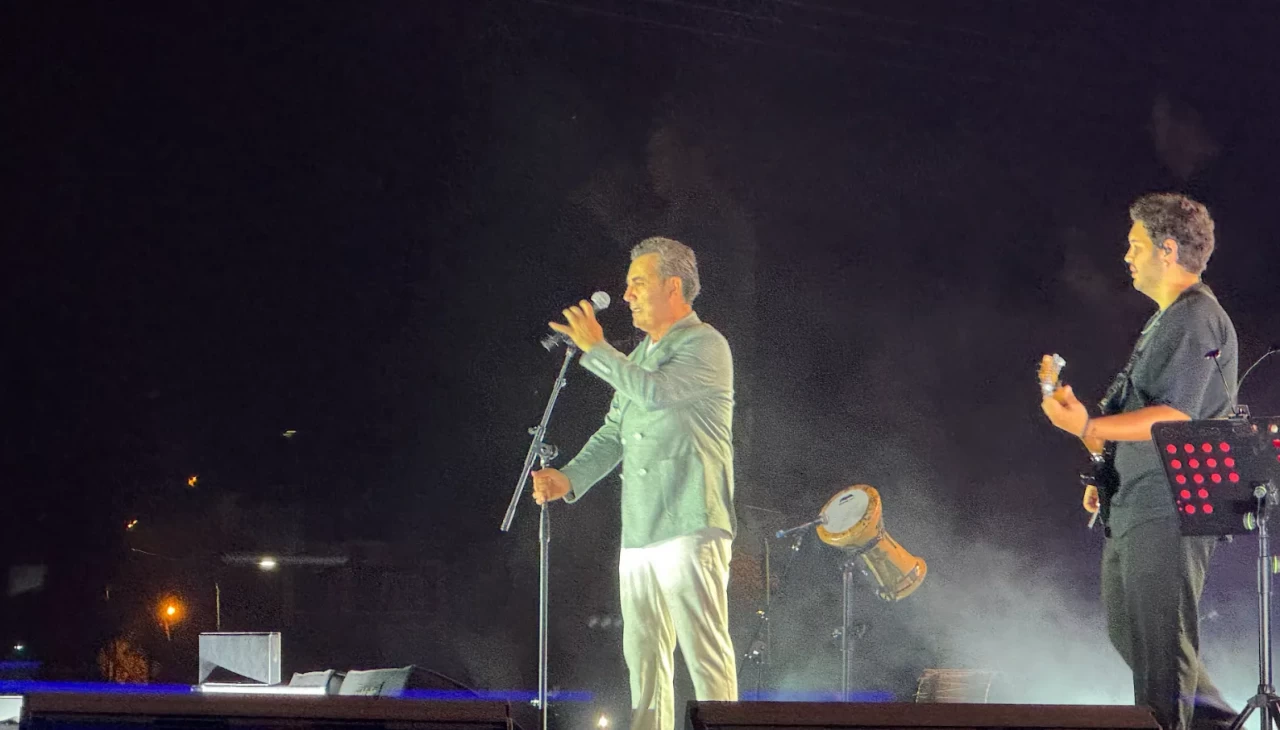 Şarkıcı Ferhat Göçer, Van Kültür Yolu Festivali'nde konser verdi