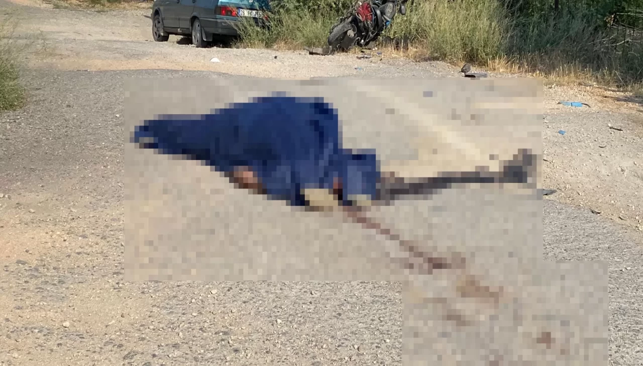 Tofaş'la çarpışıp ikiye katlanan motosikletin sürücüsü hayatını kaybetti