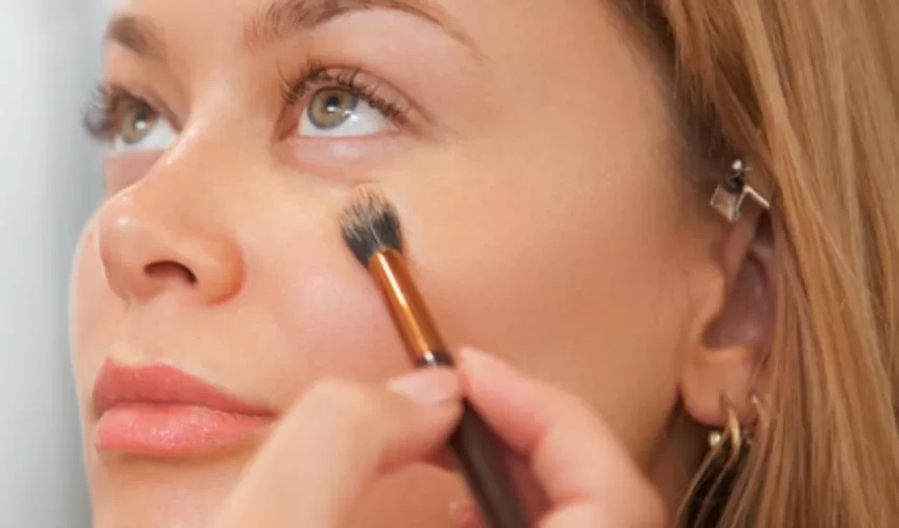 Kırışıklıkları gizleyen makyaj hileleri