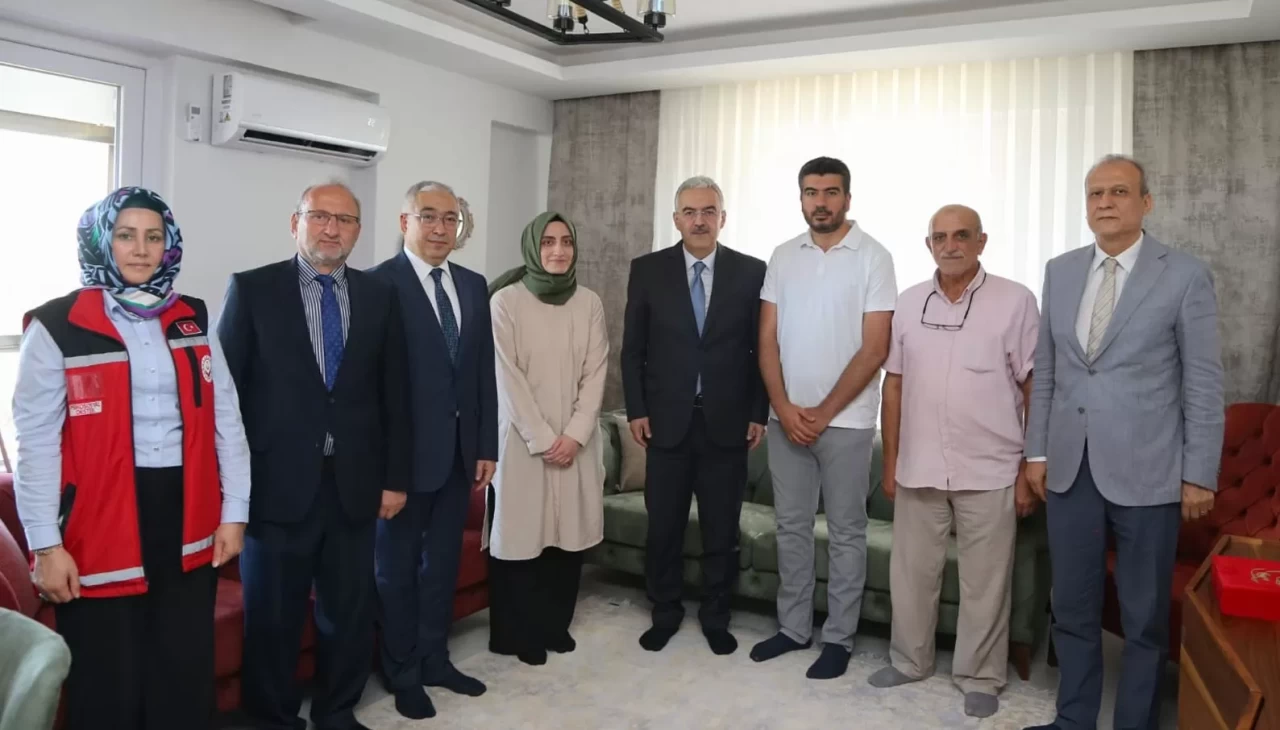 Bursa Valisi Ayyıldız'dan anlamlı hareket: 15 Temmuz gazisini ziyaret etti