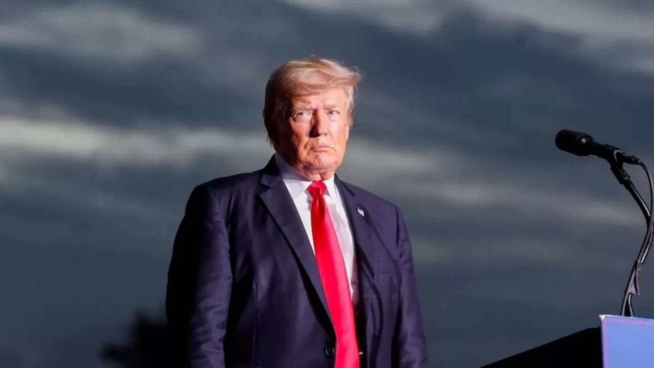 Trump, sel felaketinden etkilenen Texas'ta incelemelerde bulundu