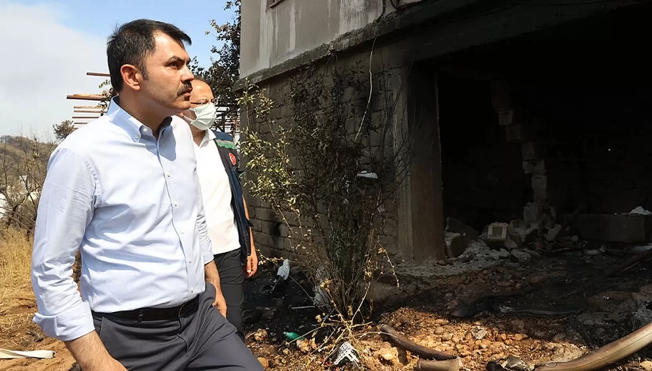 Bakan Kurum'dan 'yangın bölgesi' açıklaması: 87 ağır hasarlı yapı tespit edildi
