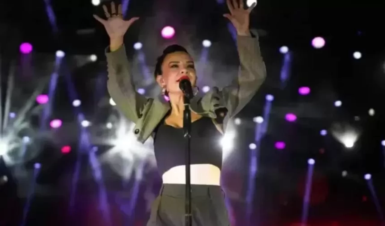 Trabzon Kültür Yolu Festivali'nde Fatma Turgut konser verdi