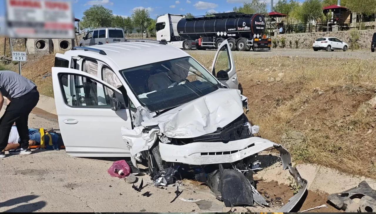 Bingöl’de trafik kazası: 3 yaralı