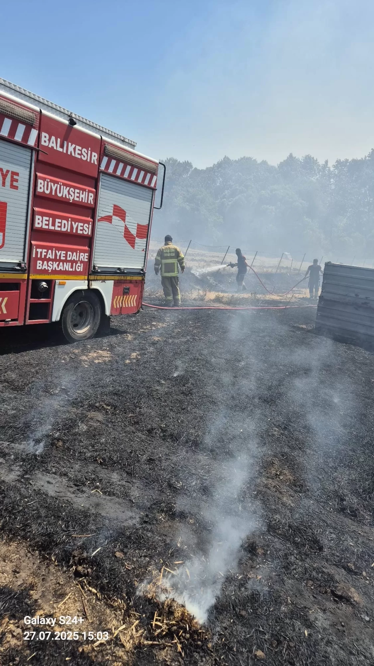 Bandırma'da anız ve ot yangını söndürüldü
