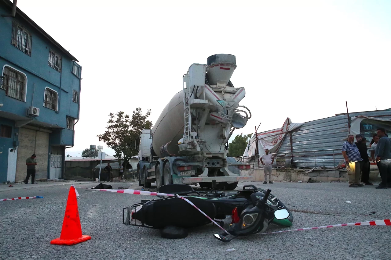 Hatay'da beton mikseriyle çarpışan motosikletteki 1 kişi öldü