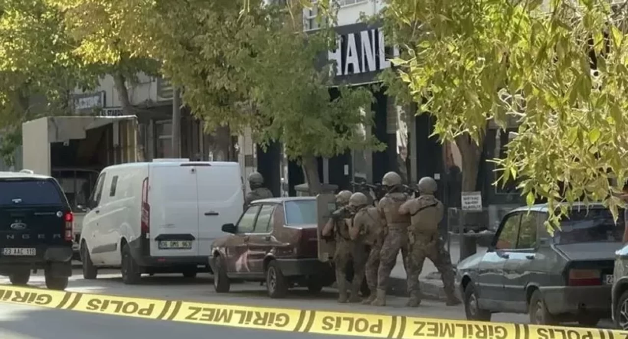 Elazığ'da korku dolu anlar: Polisle çatışmaya girdi, vurularak etkisiz hale getirildi