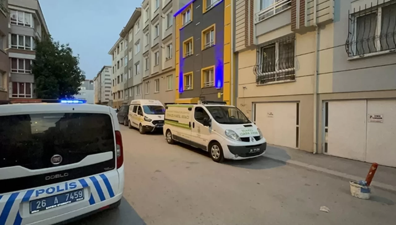 Eskişehir'de apartman merdivenlerinde ölü bulundu