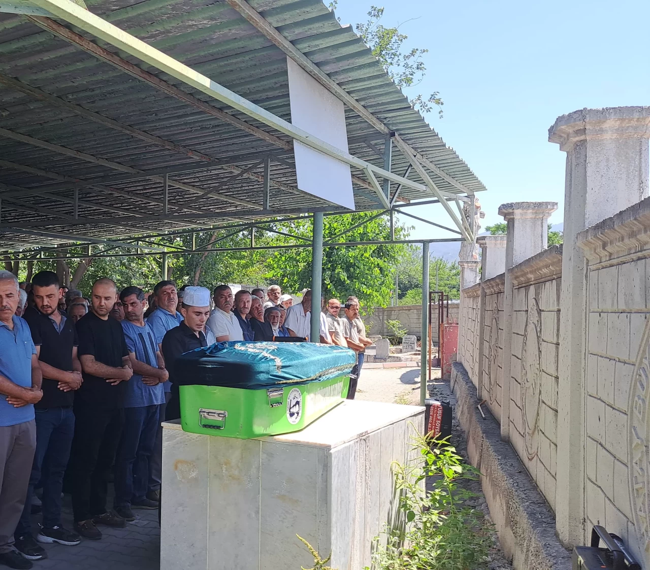 Hatay'da vinçten düşen demirin altında kalan işçi öldü