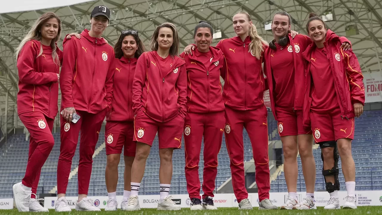 Galatasaray Kadın Futbol Takımı, 18 oyuncusuna veda etti