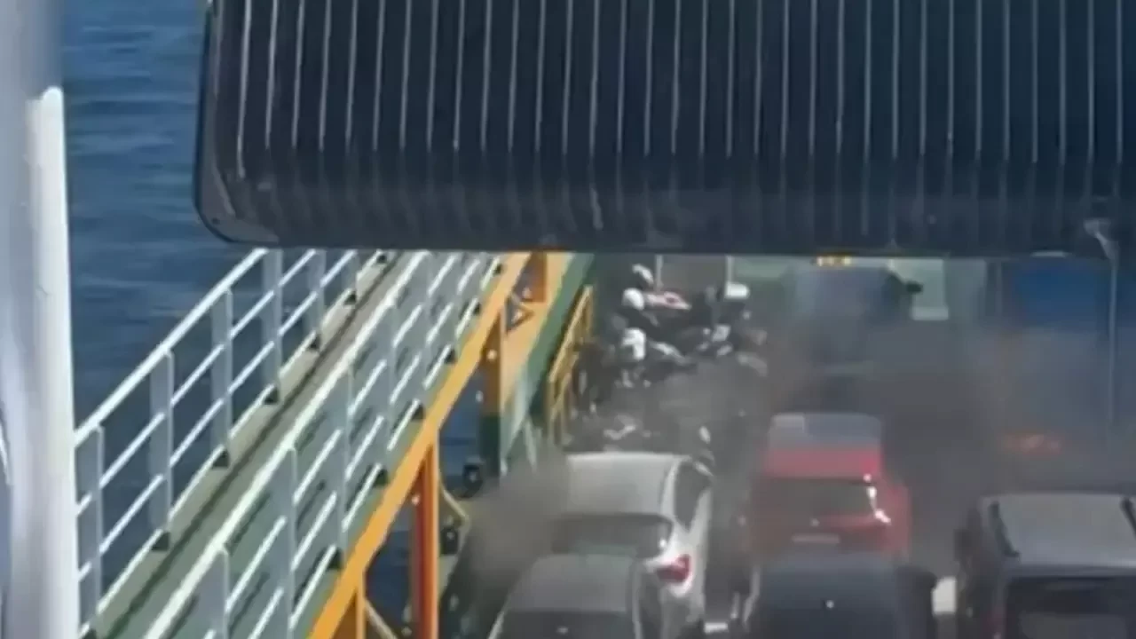 Balıkesir'de feribotta yangın panik yarattı! Kurtarma operasyonu nasıl gerçekleşti?
