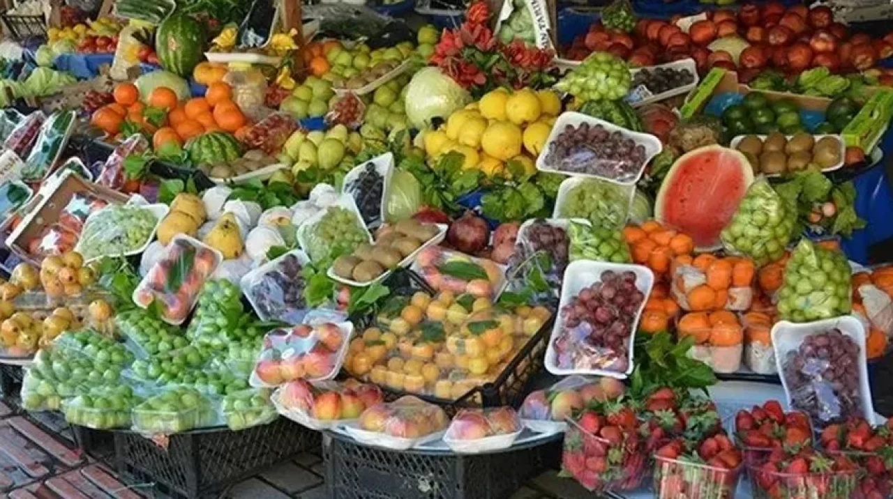 Meyve hem pahalı hem az