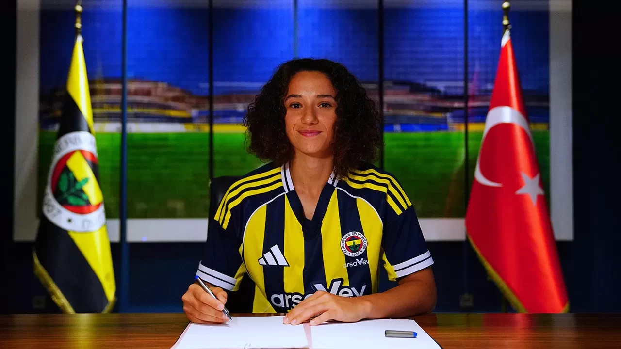 Fenerbahçe Kadın Futbol Takımı, Peritan Bozdağ'ı transfer etti