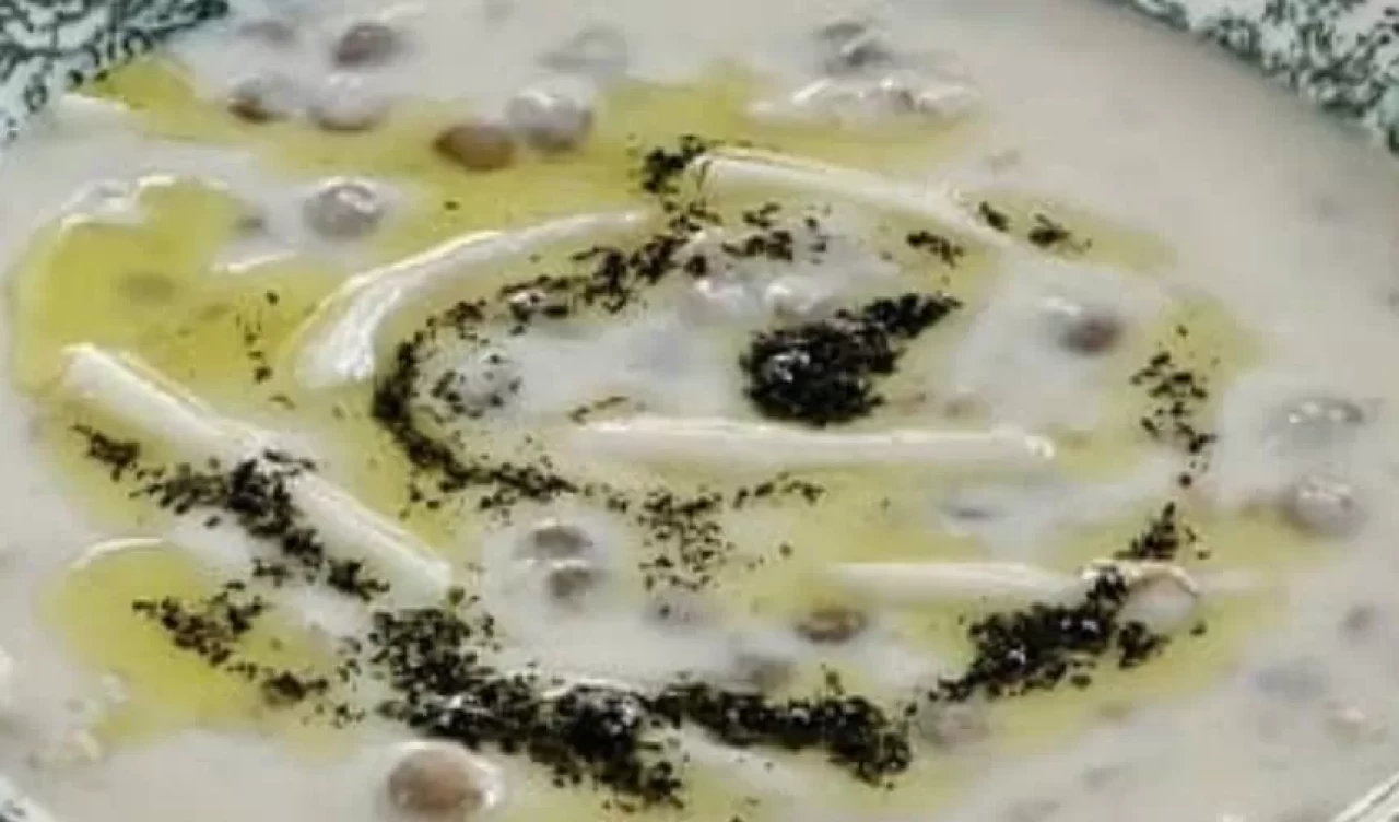 Şifa deposu! Yoğurtlu erişteli yeşil mercimek çorbası tarifi