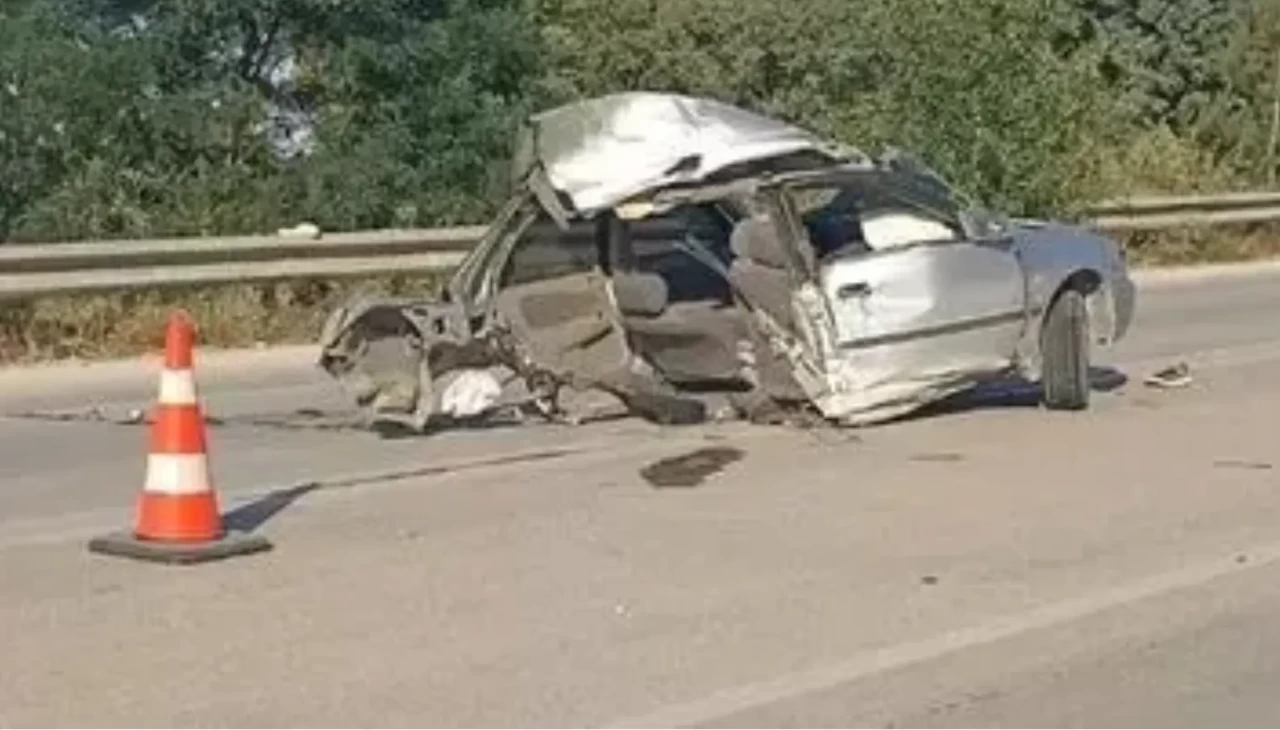 Çorum'da minibüs ile otomobil çarpıştı: 11 kişi yaralandı