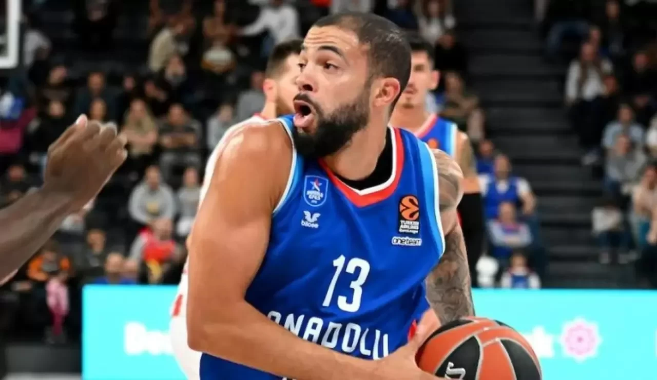 Anadolu Efes'te Darius Thompson ile yollar ayrıldı
