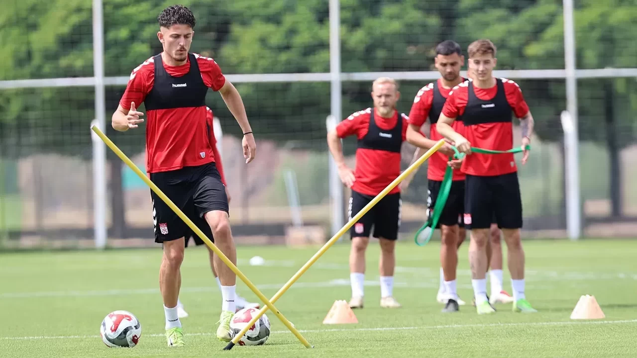 Sivasspor, Erzurumspor FK deplasmanına hazırlanıyor