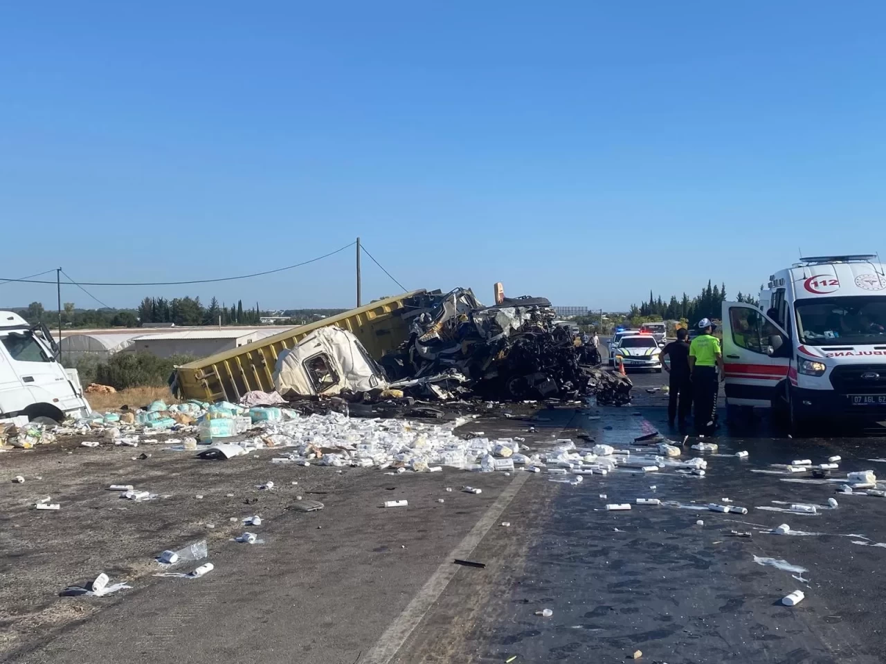 Antalya'da iki tır çarpıştı: 1 ölü, 1 yaralı