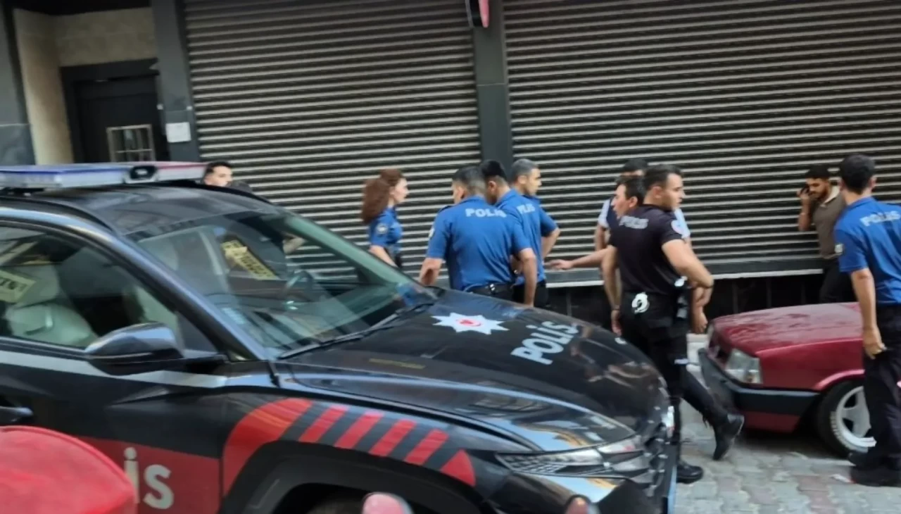 İstanbul'da devriye görevi yapan polislere bıçaklı saldırı