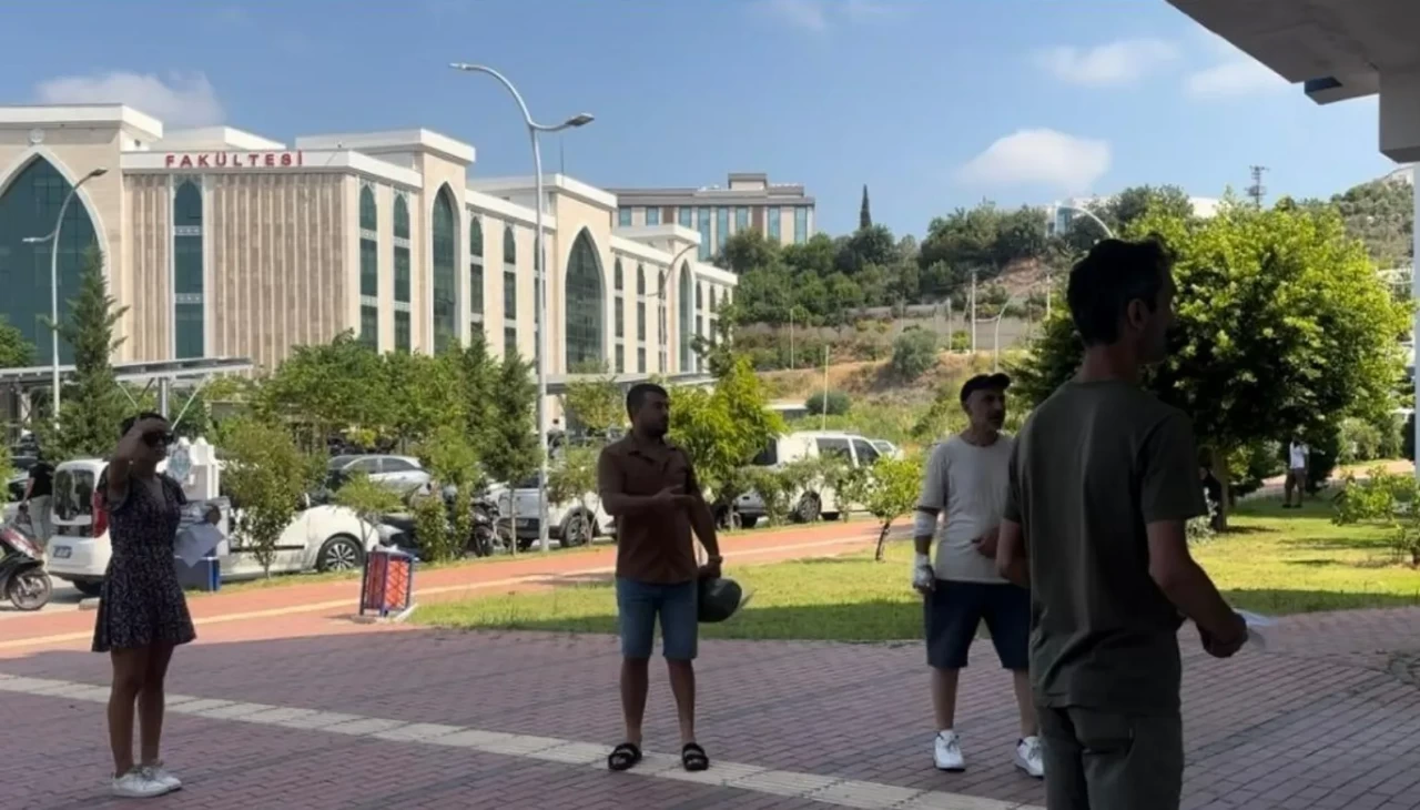 Sınavı dakikalarla kaçırdılar, tabelayı göremedikleri söylenince içeri alındılar