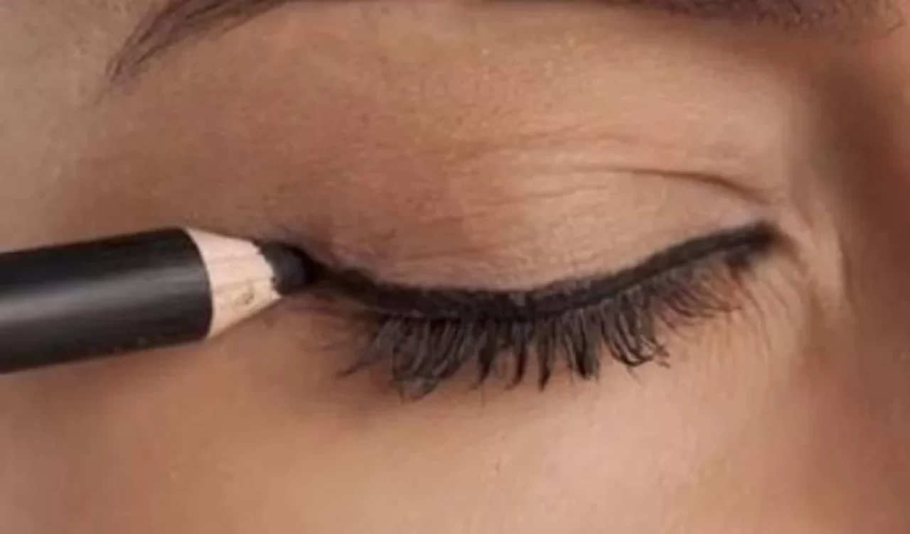 Göz şekline göre en doğru eyeliner nasıl çekilir?