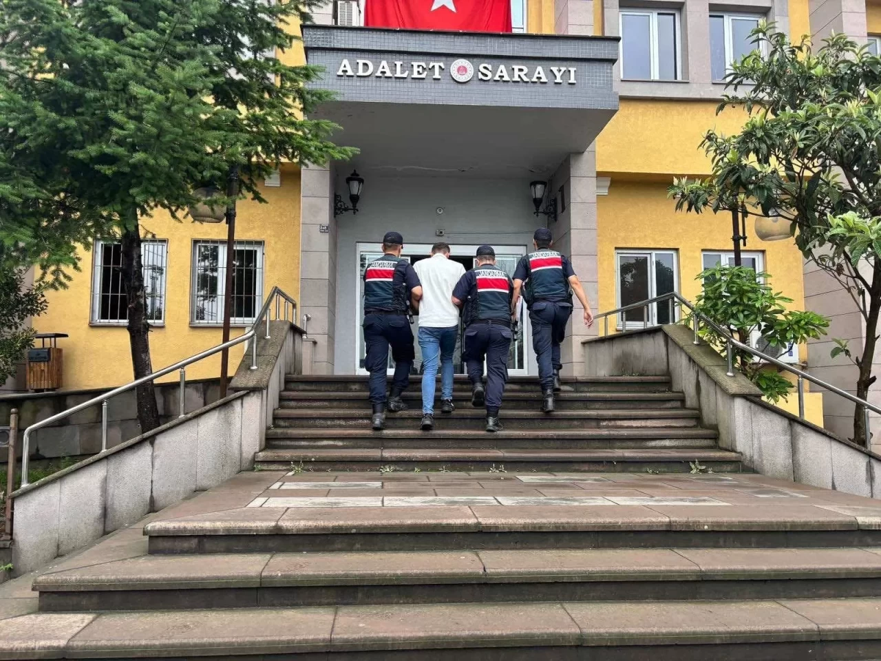 Artvin'de uyuşturucu operasyonu: Gözaltında tutulan şüpheli tutuklandı