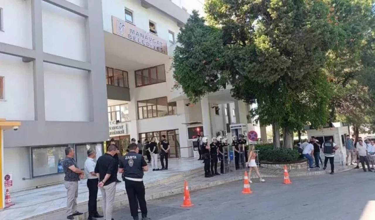 Baklava kutusu rüşvetin belgesi oldu! Manavgat Belediyesi operasyonunda detaylar ortaya çıktı
