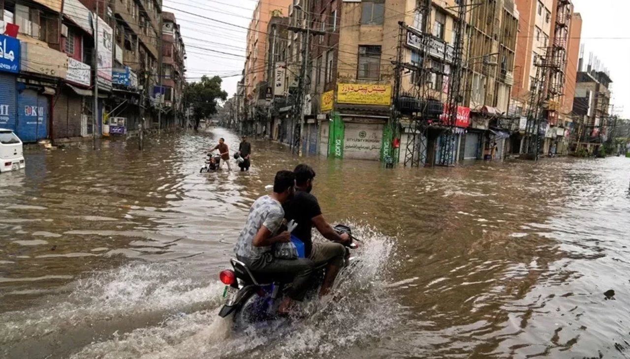 Pakistan’da etkili olan muson yağışlarında can kaybı 117’ye yükseldi